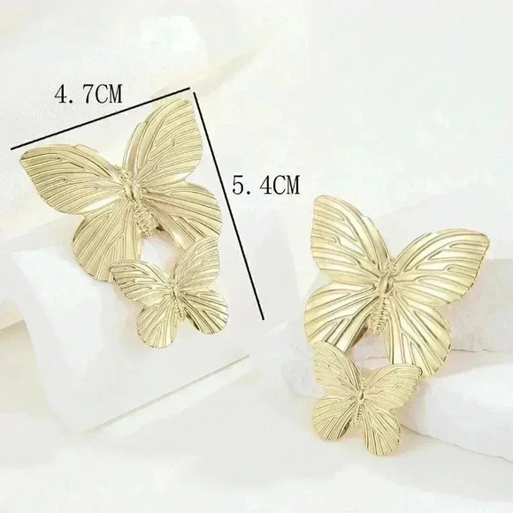 Women's Gold toned Butterfly Stud Earrings - Picture 4 of 6